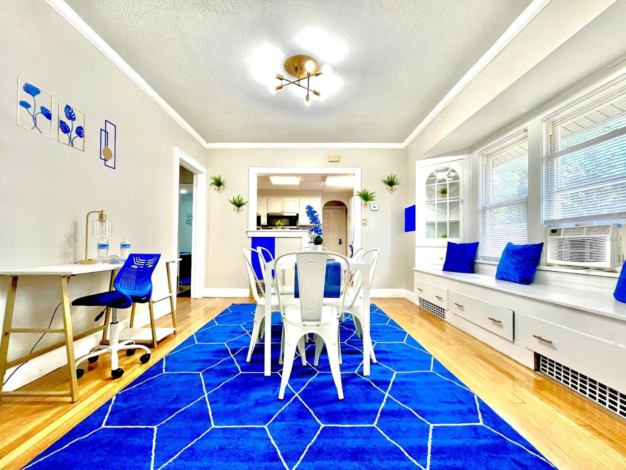 The Sapphire Haven - Your Old Brooklyn Oasis Awaits Families, Couples, Business Travelers Near Downtown With Parking, 300 Mb Wifi & Self Check-In Cleveland Buitenkant foto