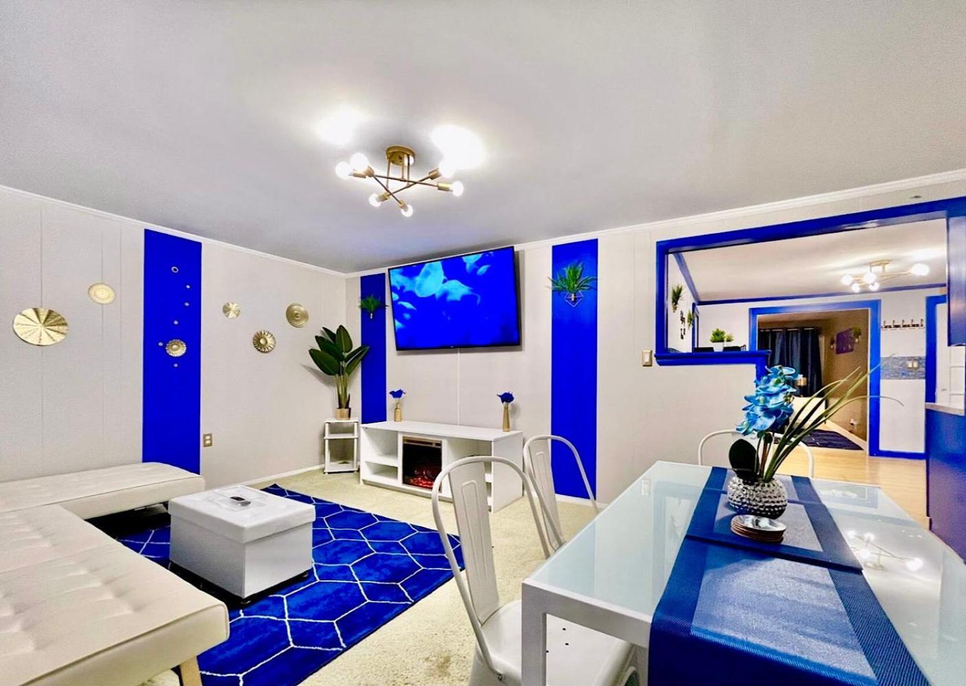 The Sapphire Haven - Your Old Brooklyn Oasis Awaits Families, Couples, Business Travelers Near Downtown With Parking, 300 Mb Wifi & Self Check-In Cleveland Buitenkant foto