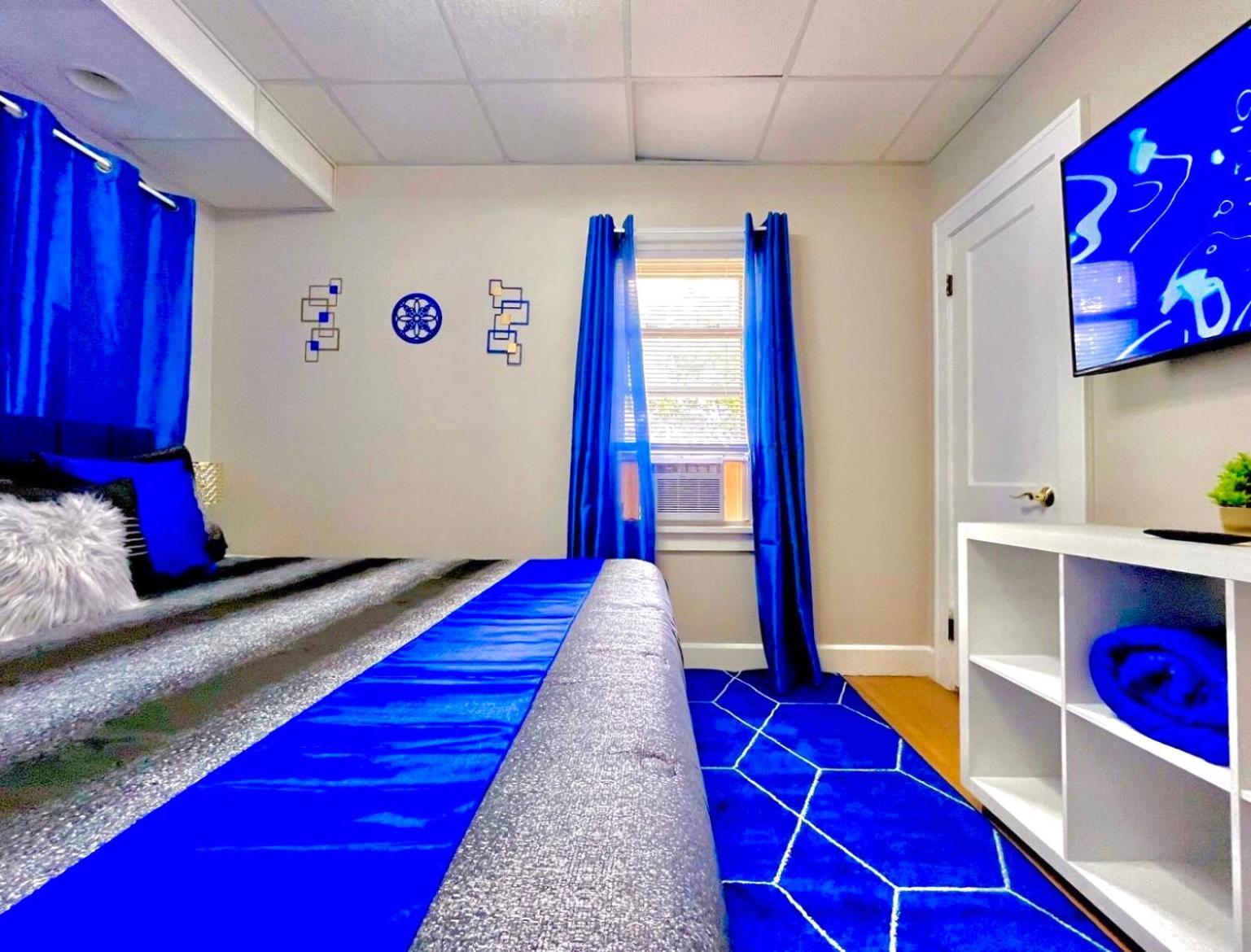 The Sapphire Haven - Your Old Brooklyn Oasis Awaits Families, Couples, Business Travelers Near Downtown With Parking, 300 Mb Wifi & Self Check-In Cleveland Buitenkant foto