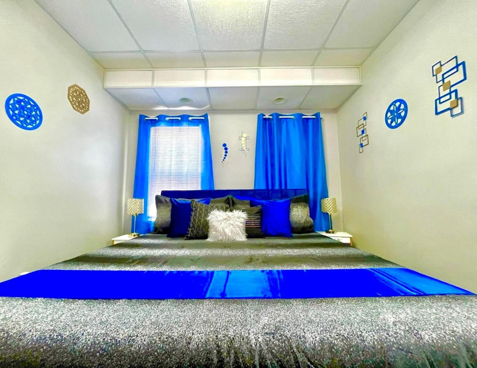 The Sapphire Haven - Your Old Brooklyn Oasis Awaits Families, Couples, Business Travelers Near Downtown With Parking, 300 Mb Wifi & Self Check-In Cleveland Buitenkant foto