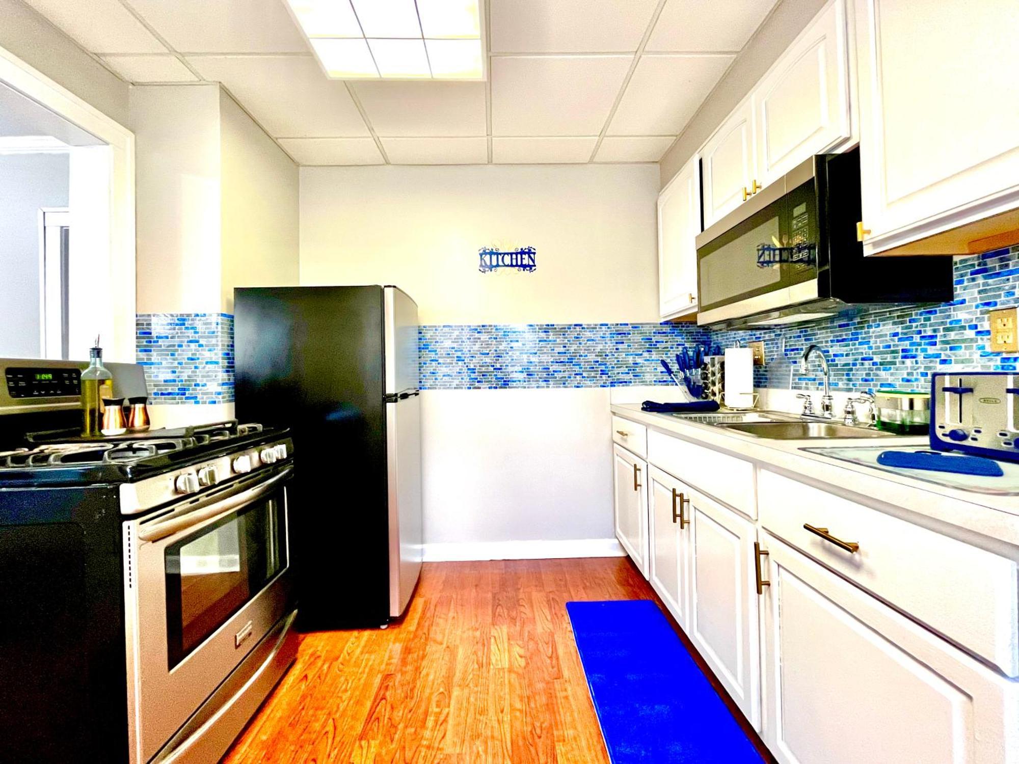 The Sapphire Haven - Your Old Brooklyn Oasis Awaits Families, Couples, Business Travelers Near Downtown With Parking, 300 Mb Wifi & Self Check-In Cleveland Buitenkant foto