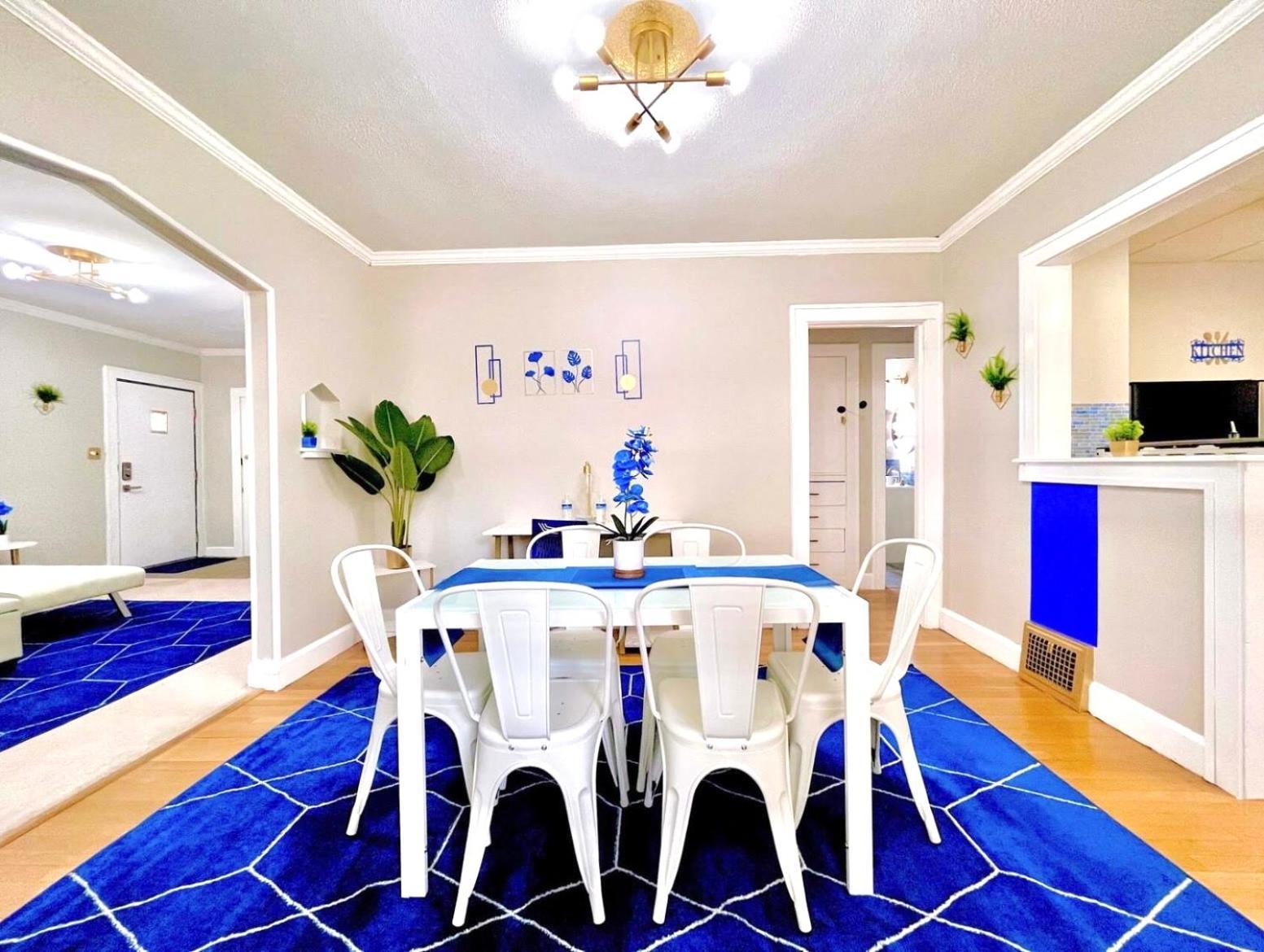 The Sapphire Haven - Your Old Brooklyn Oasis Awaits Families, Couples, Business Travelers Near Downtown With Parking, 300 Mb Wifi & Self Check-In Cleveland Buitenkant foto