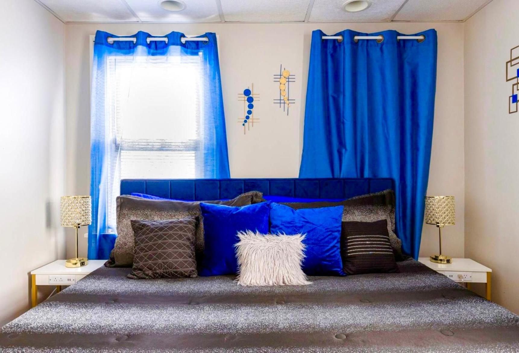 The Sapphire Haven - Your Old Brooklyn Oasis Awaits Families, Couples, Business Travelers Near Downtown With Parking, 300 Mb Wifi & Self Check-In Cleveland Buitenkant foto