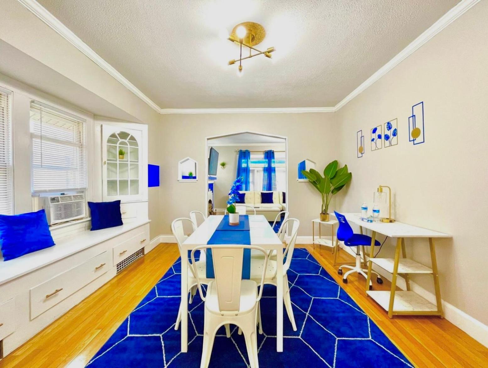 The Sapphire Haven - Your Old Brooklyn Oasis Awaits Families, Couples, Business Travelers Near Downtown With Parking, 300 Mb Wifi & Self Check-In Cleveland Buitenkant foto
