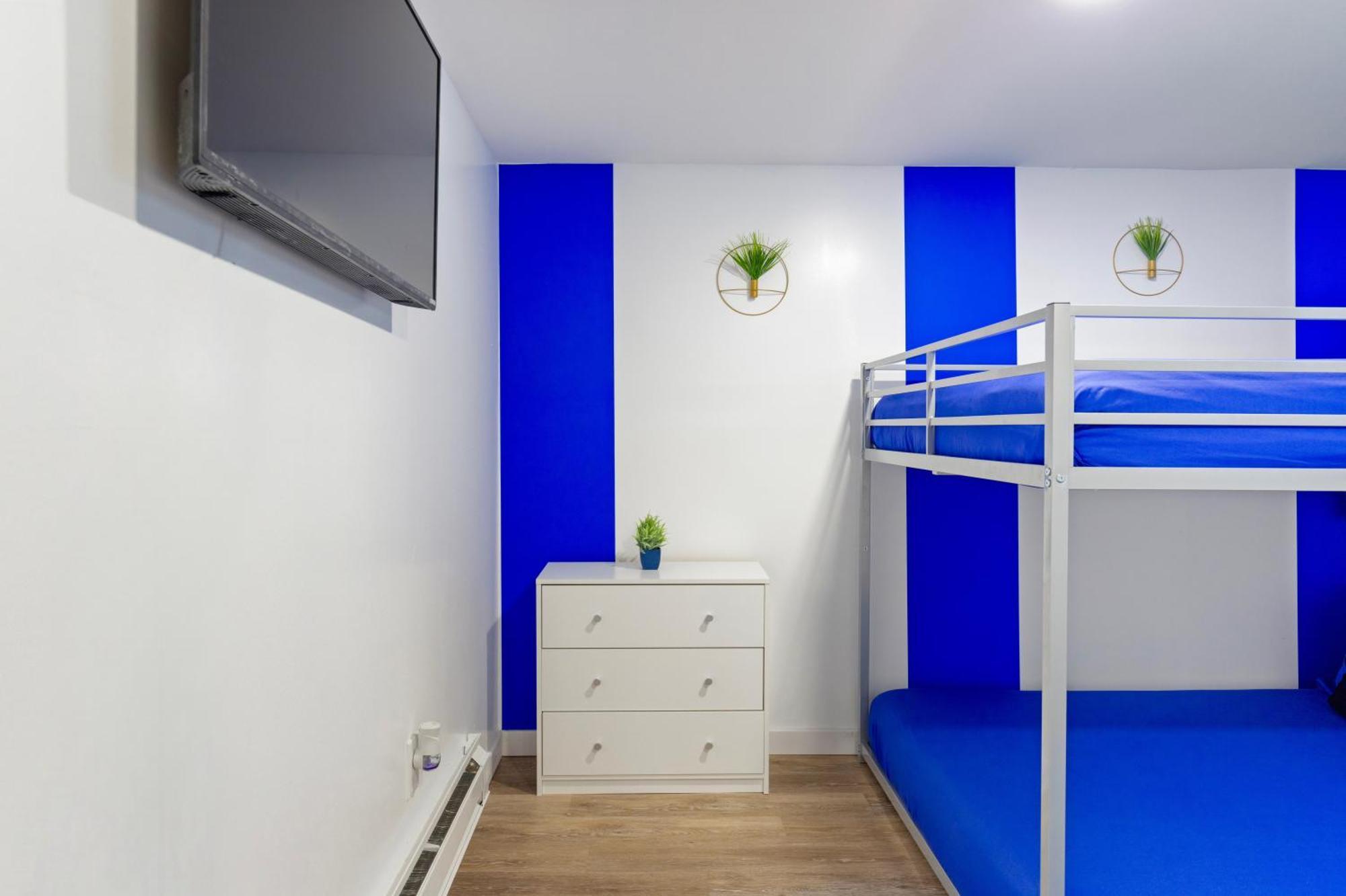 The Sapphire Haven - Your Old Brooklyn Oasis Awaits Families, Couples, Business Travelers Near Downtown With Parking, 300 Mb Wifi & Self Check-In Cleveland Buitenkant foto