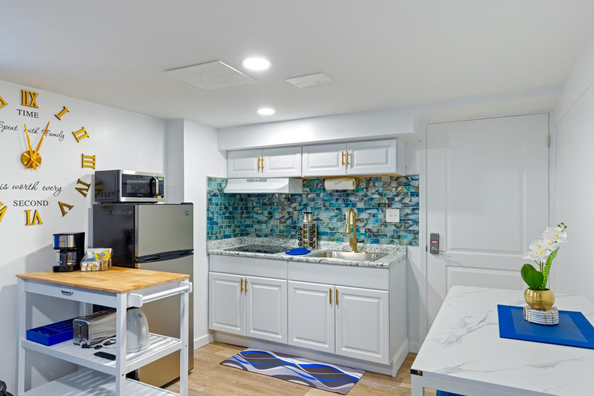 The Sapphire Haven - Your Old Brooklyn Oasis Awaits Families, Couples, Business Travelers Near Downtown With Parking, 300 Mb Wifi & Self Check-In Cleveland Buitenkant foto