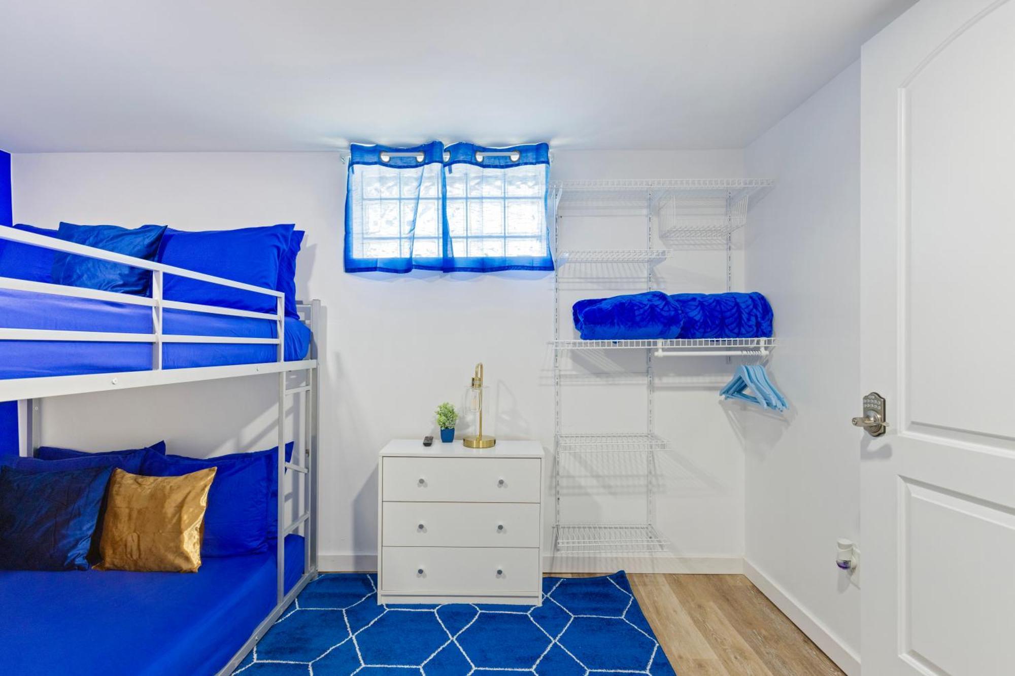 The Sapphire Haven - Your Old Brooklyn Oasis Awaits Families, Couples, Business Travelers Near Downtown With Parking, 300 Mb Wifi & Self Check-In Cleveland Buitenkant foto