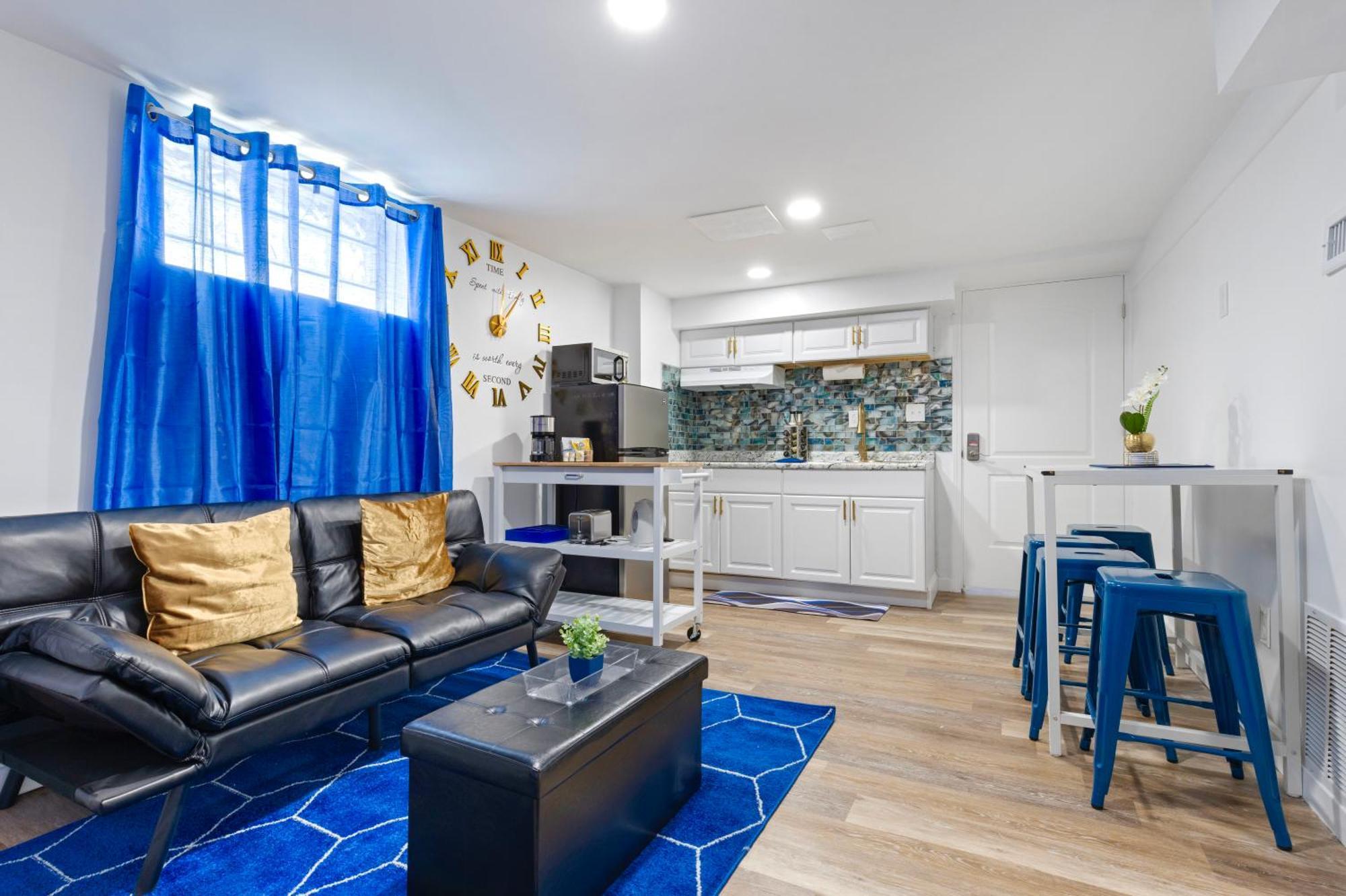 The Sapphire Haven - Your Old Brooklyn Oasis Awaits Families, Couples, Business Travelers Near Downtown With Parking, 300 Mb Wifi & Self Check-In Cleveland Buitenkant foto