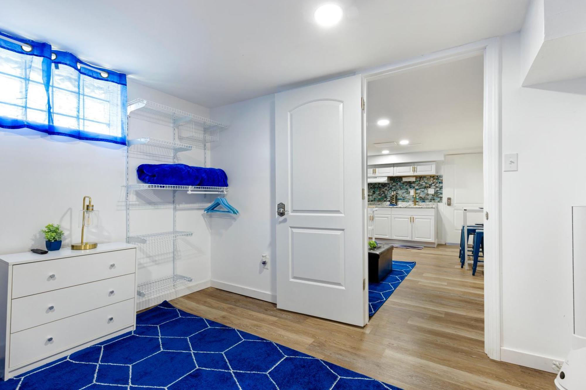 The Sapphire Haven - Your Old Brooklyn Oasis Awaits Families, Couples, Business Travelers Near Downtown With Parking, 300 Mb Wifi & Self Check-In Cleveland Buitenkant foto