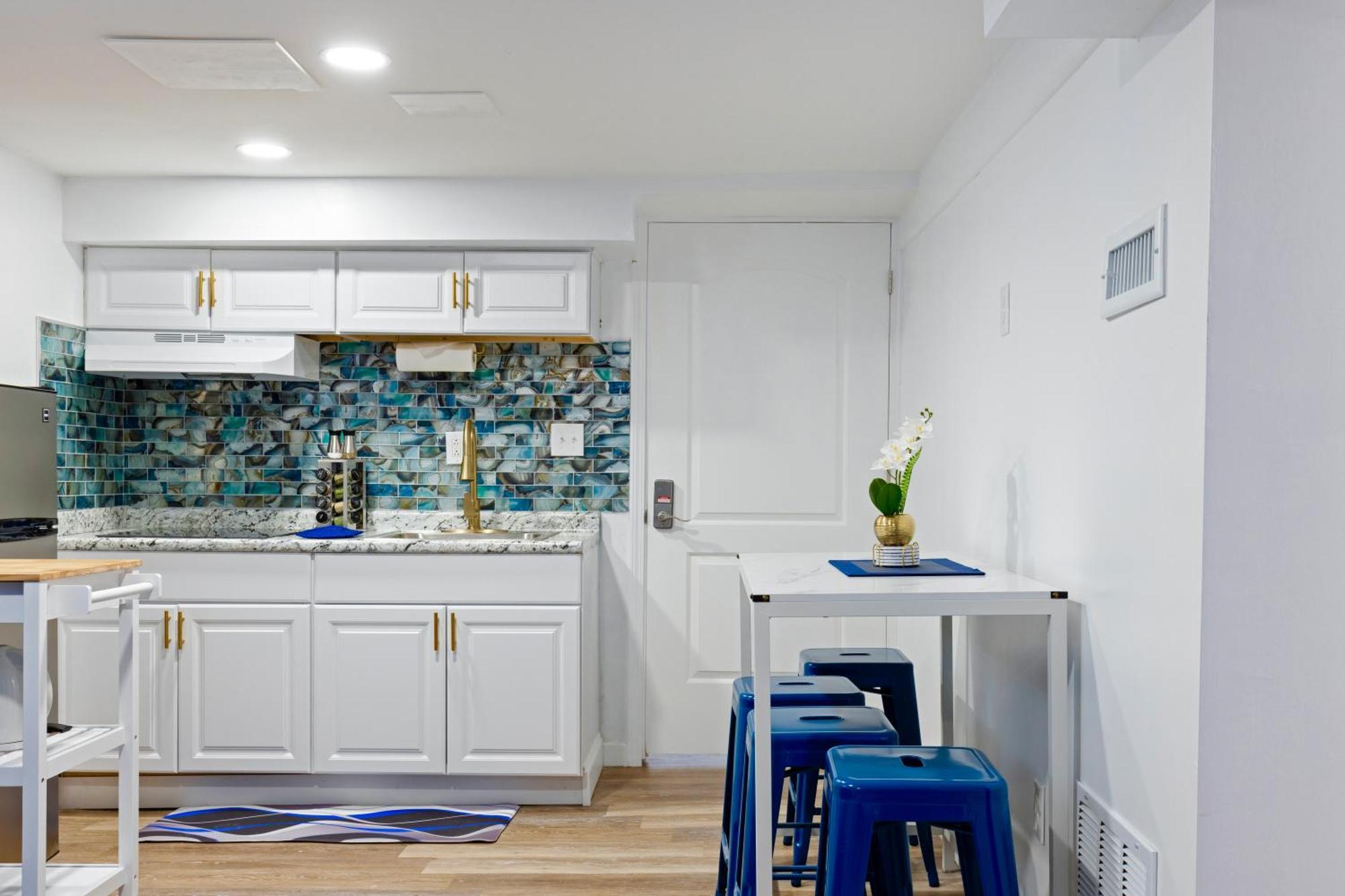 The Sapphire Haven - Your Old Brooklyn Oasis Awaits Families, Couples, Business Travelers Near Downtown With Parking, 300 Mb Wifi & Self Check-In Cleveland Buitenkant foto