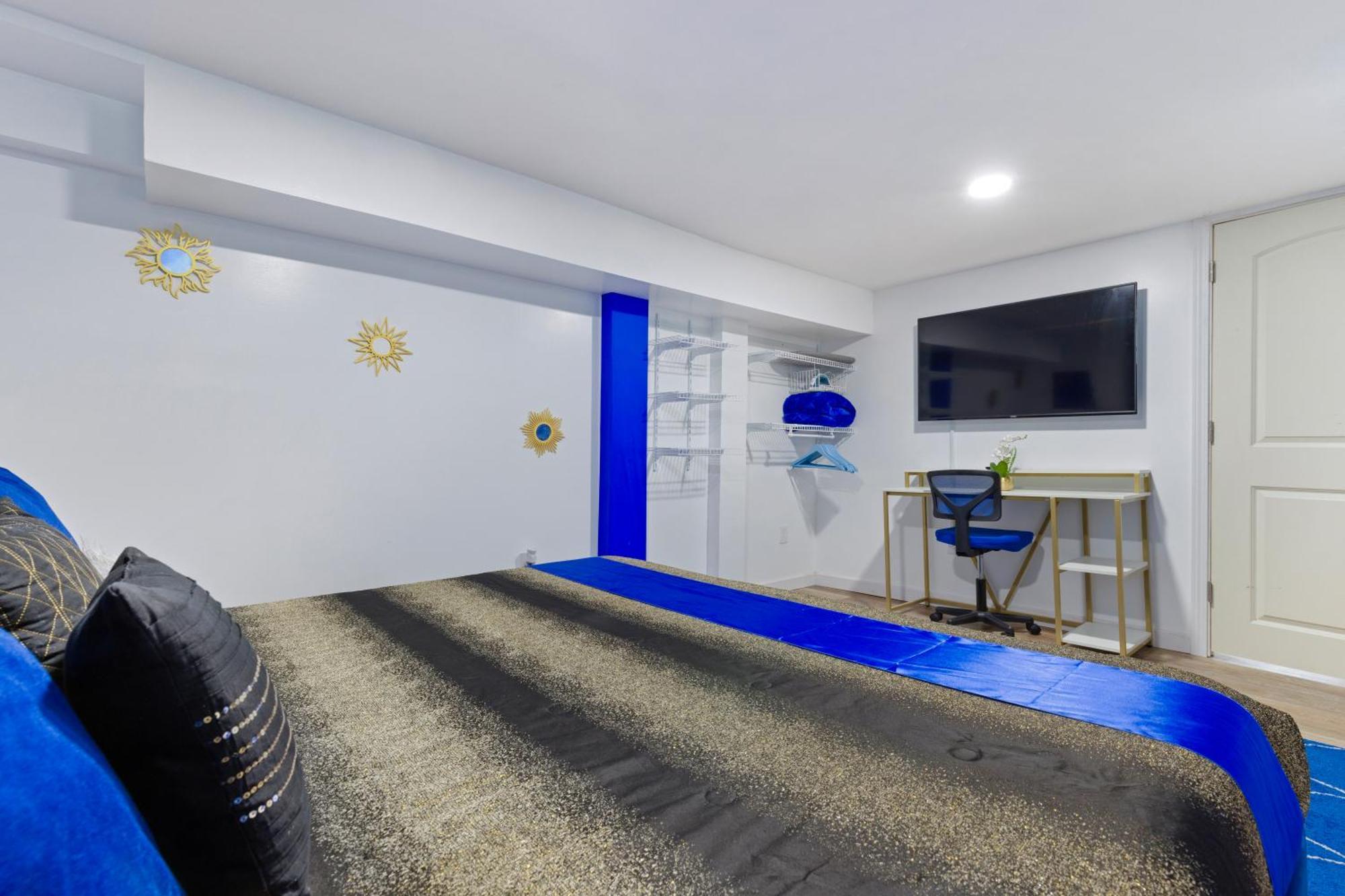 The Sapphire Haven - Your Old Brooklyn Oasis Awaits Families, Couples, Business Travelers Near Downtown With Parking, 300 Mb Wifi & Self Check-In Cleveland Buitenkant foto