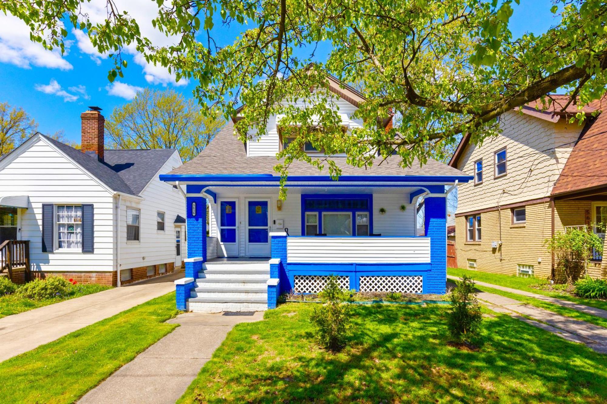 The Sapphire Haven - Your Old Brooklyn Oasis Awaits Families, Couples, Business Travelers Near Downtown With Parking, 300 Mb Wifi & Self Check-In Cleveland Buitenkant foto